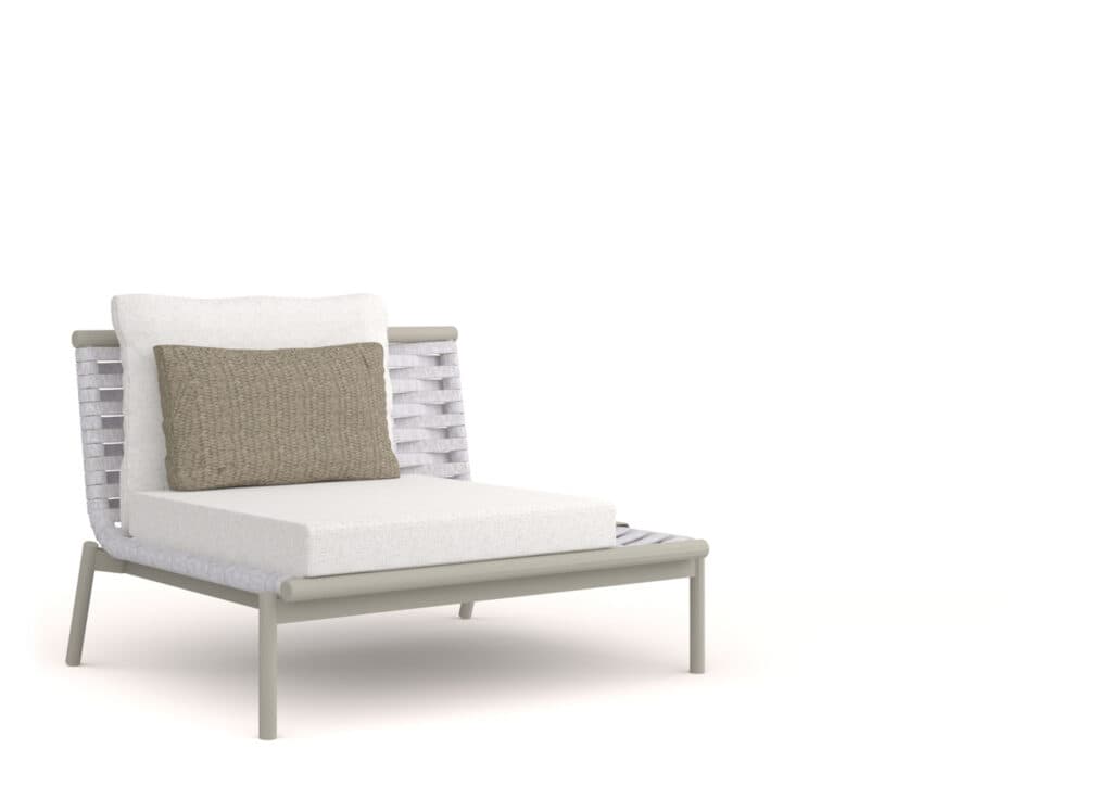 GRAND LOUNGE CHAIR